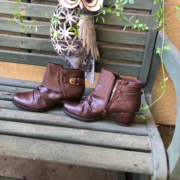 Shoes - Picture 1 of 4